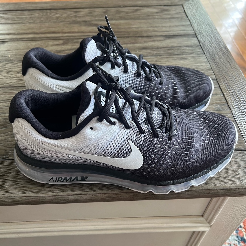 Nike Black and White Athletic Shoes with Air Cushioning